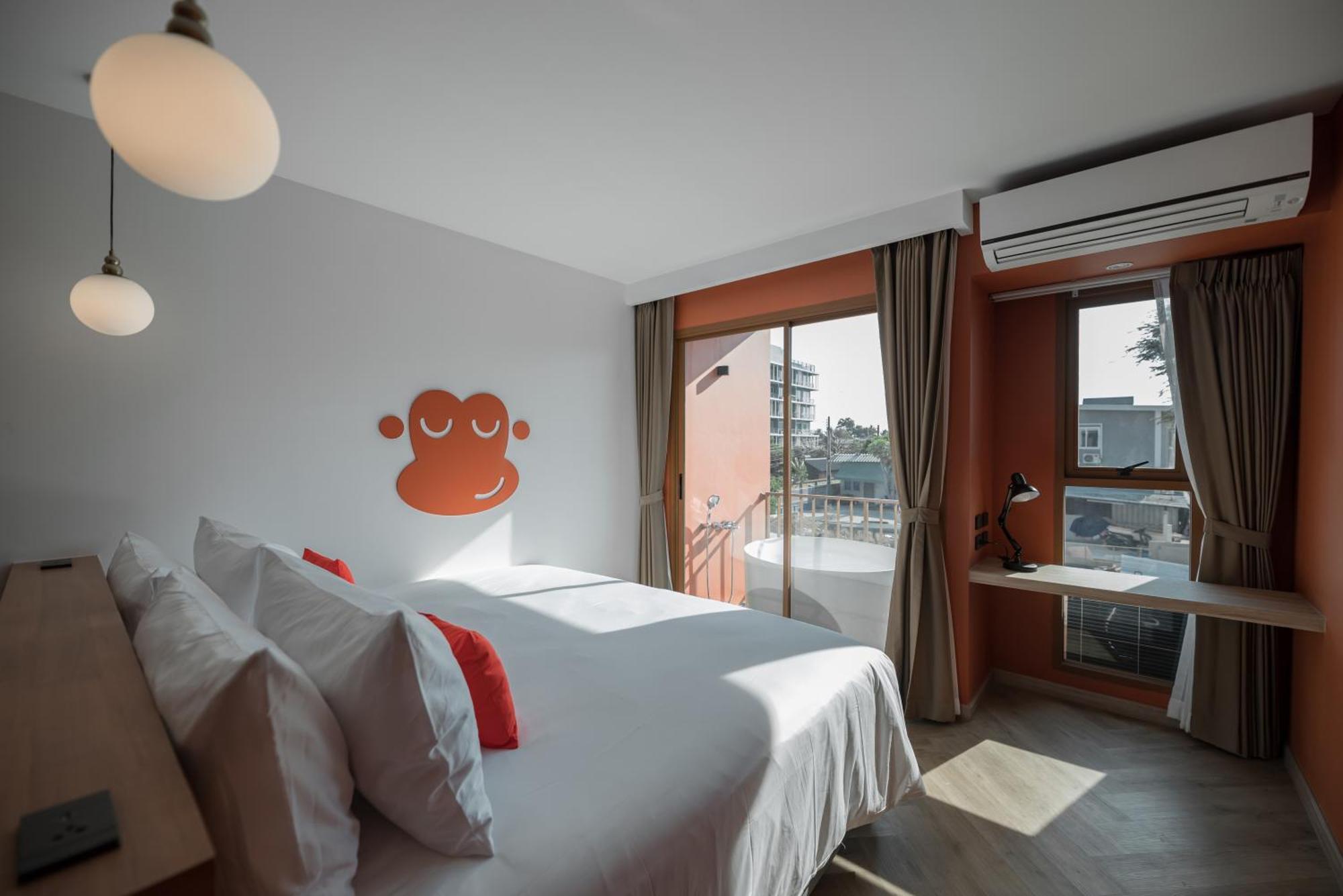 Blu Monkey Hub And Hotel Bangsaen Habitación foto
